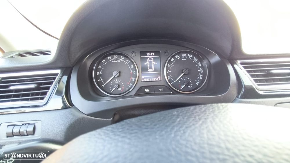 Skoda Rapid 2014 photo 5