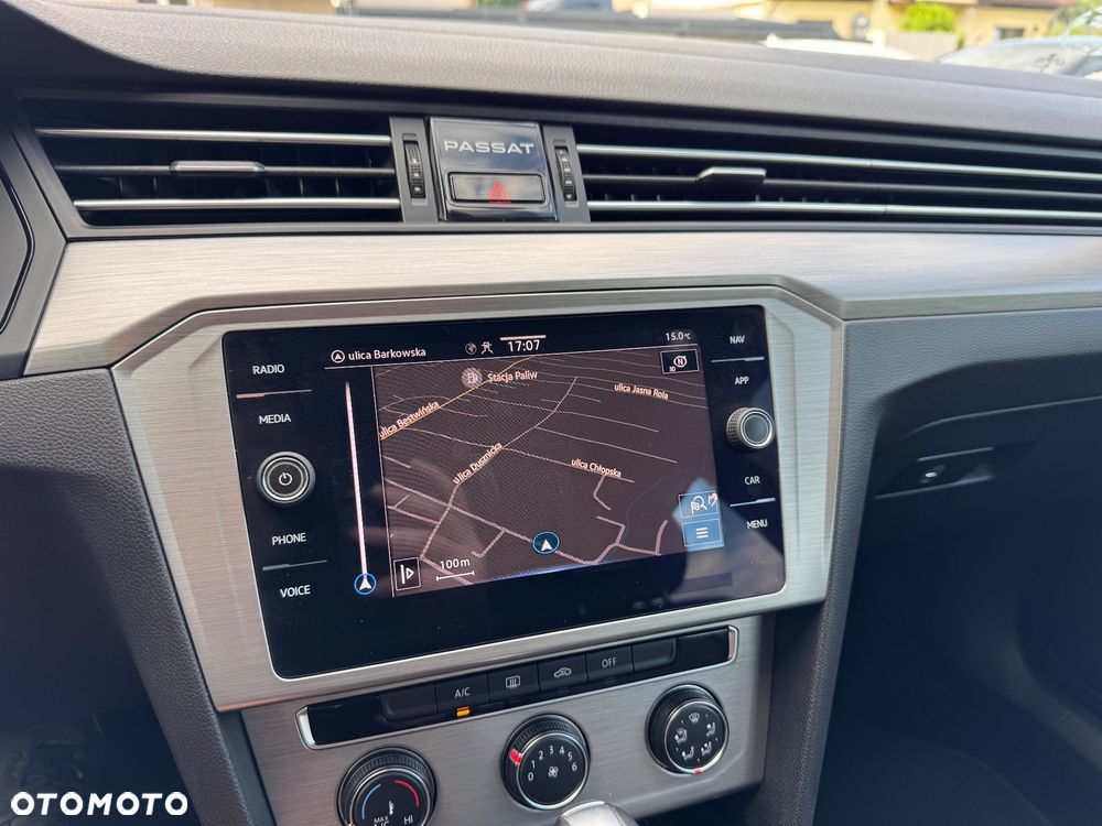 Volkswagen Passat 1.6 TDI SCR DSG Conceptline - 29