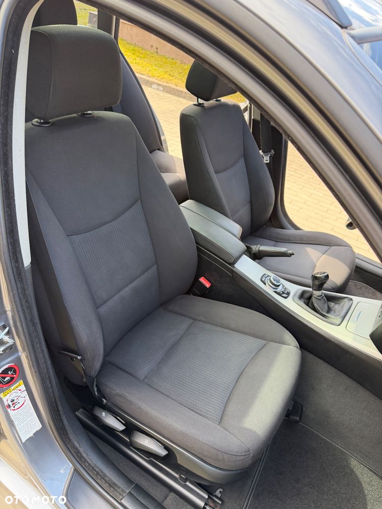 BMW Seria 3 320d - 23
