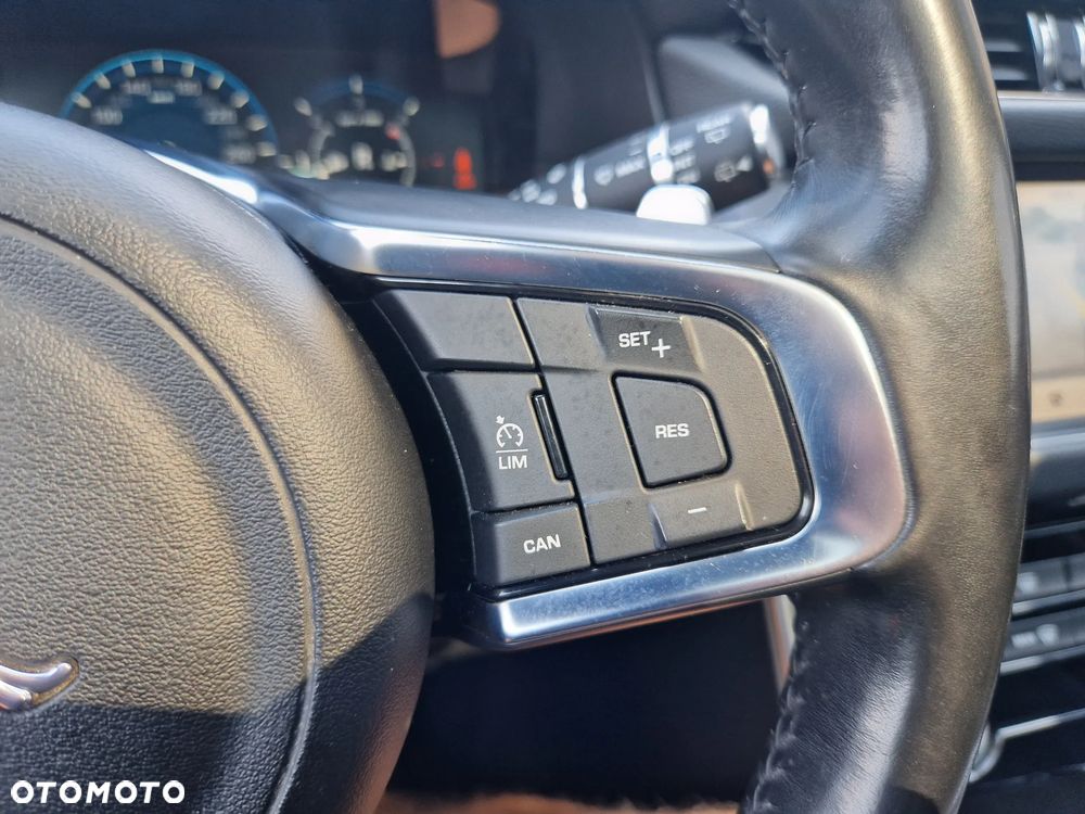 Jaguar XF 2.0 i4D AWD R-Sport - 24