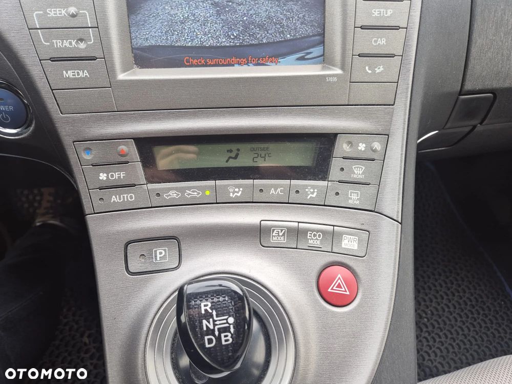 Toyota Prius 1.8 HSD Premium - 13