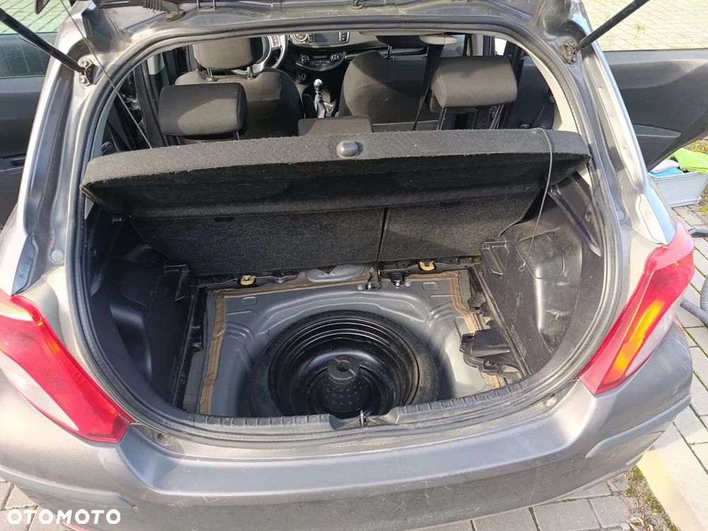 Toyota Yaris 2011 photo 4