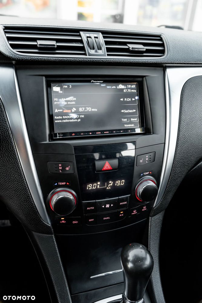 Suzuki Kizashi 2.4 4x4 CVT Sport - 33