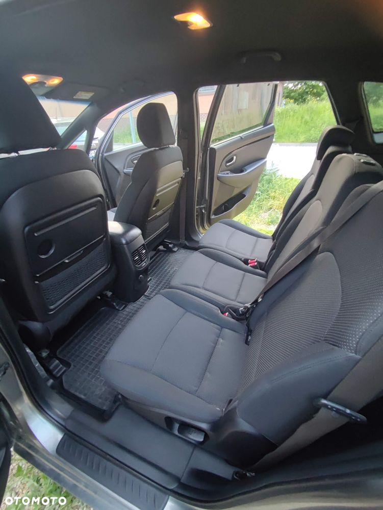 Kia Carens 1.6 GDI L - 19