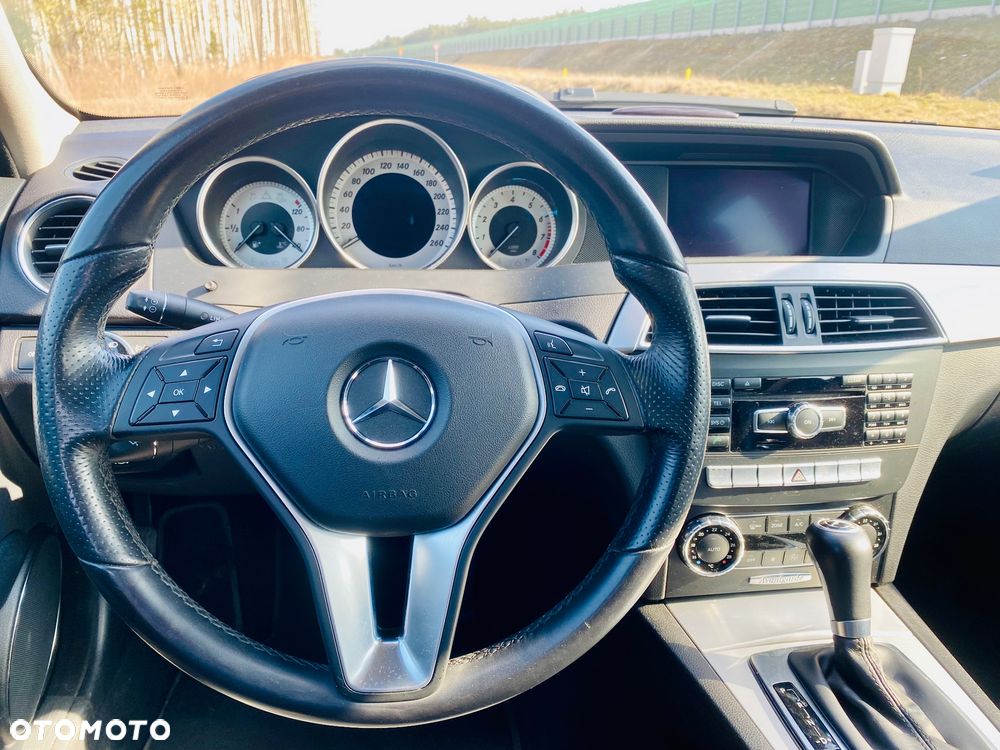 Mercedes-Benz Klasa C 180 CGI Automatik BlueEFFICIENCY Avantgarde - 38