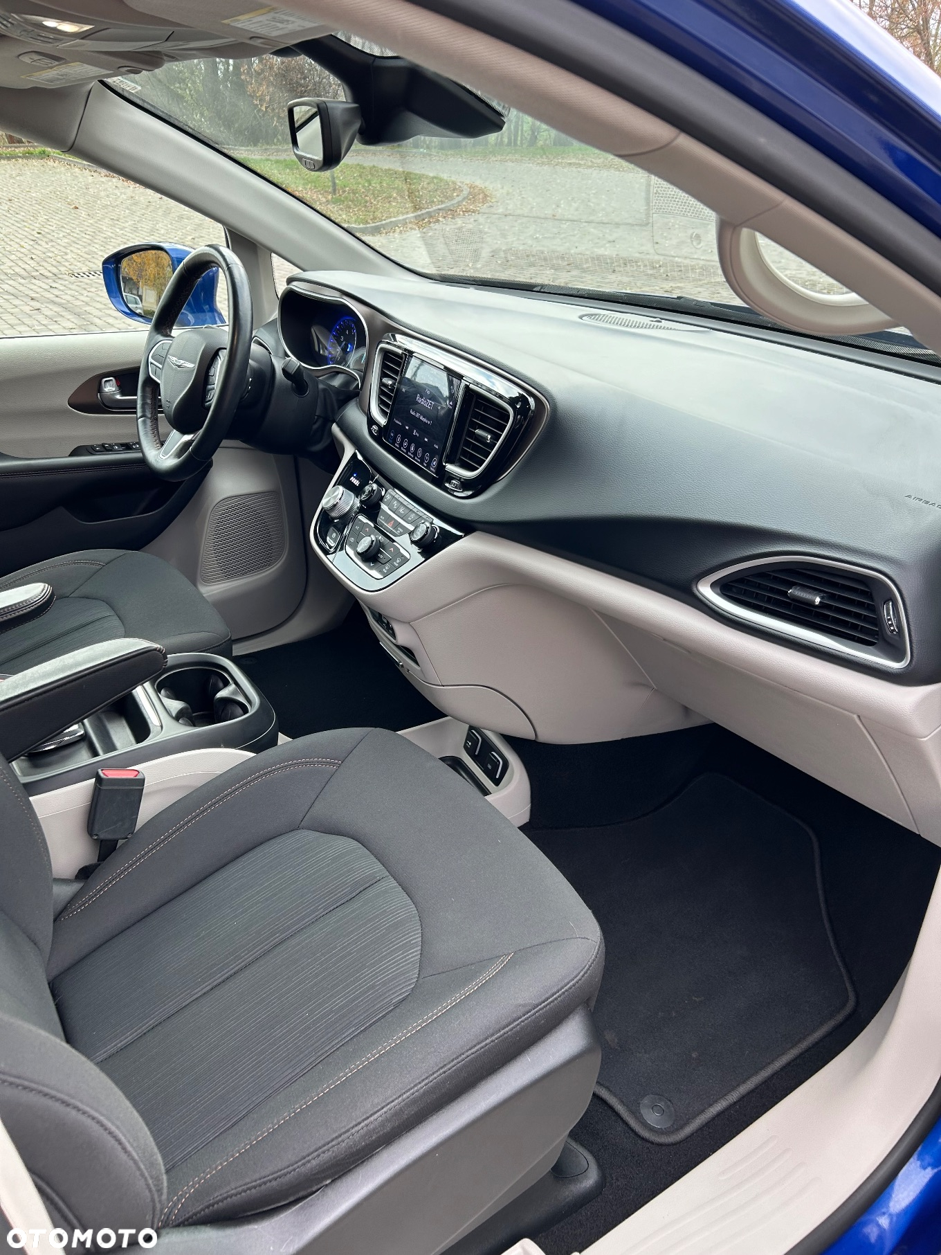 Chrysler Pacifica - 17