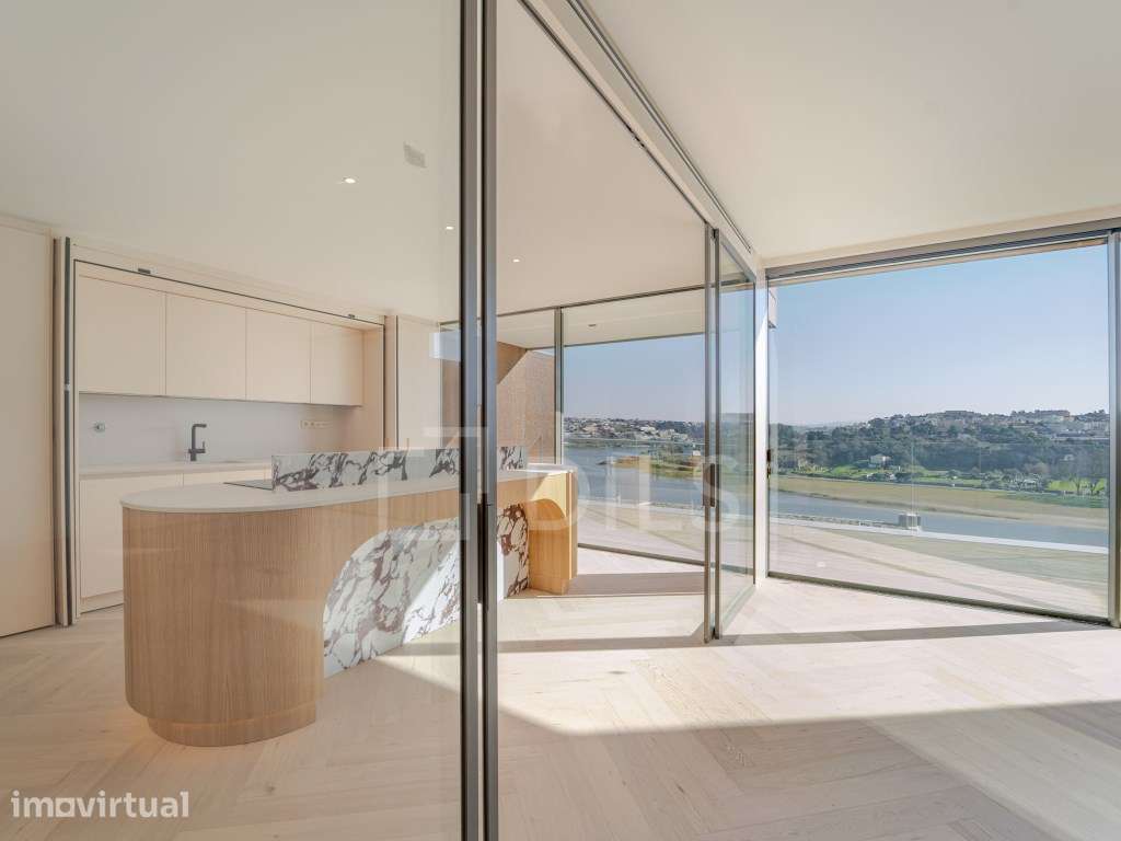 Apartamento T5, com varanda, frente ao Rio Douro - Grande imagem: 3/120