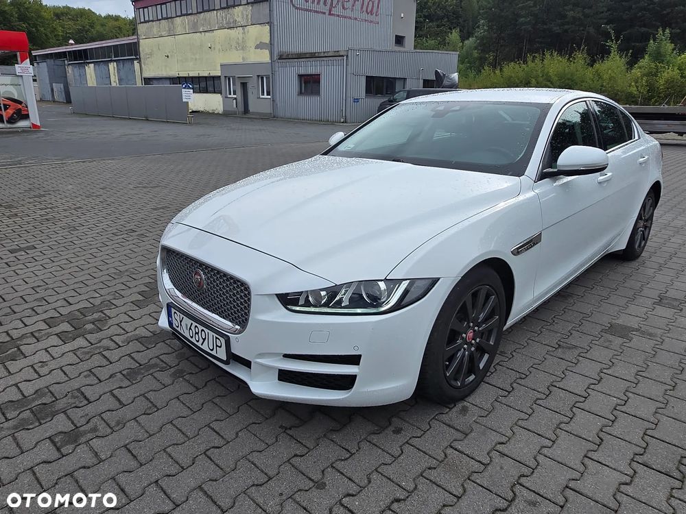 Jaguar XE 2.0 D AWD Prestige - 2