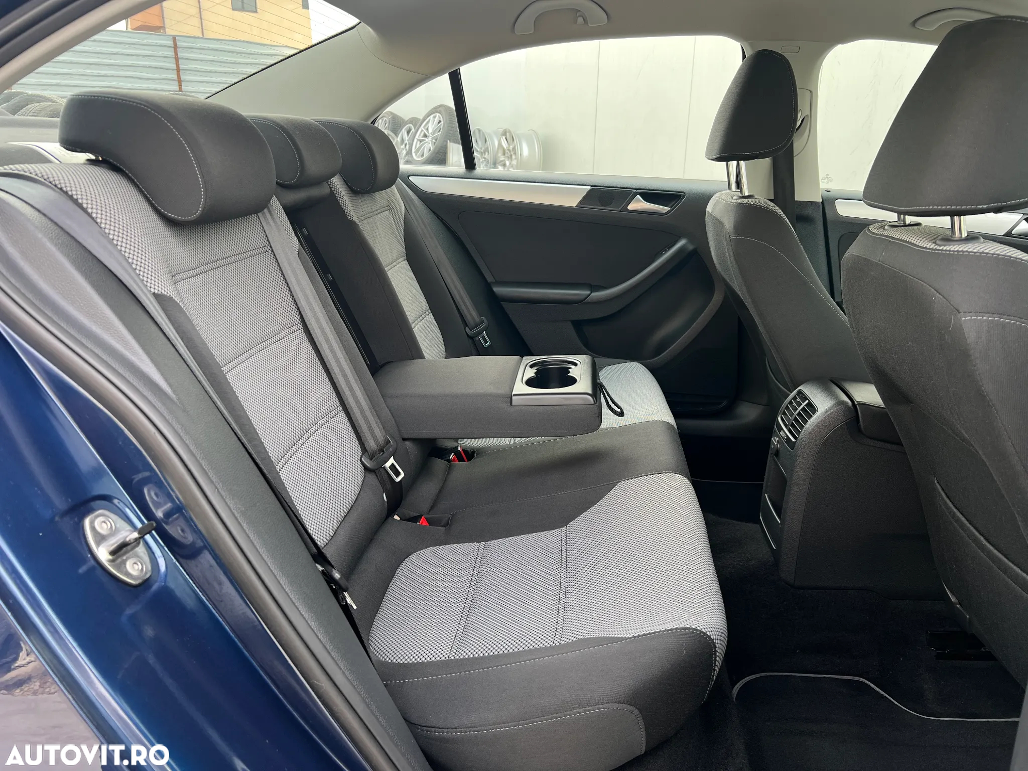 Volkswagen Jetta - 8