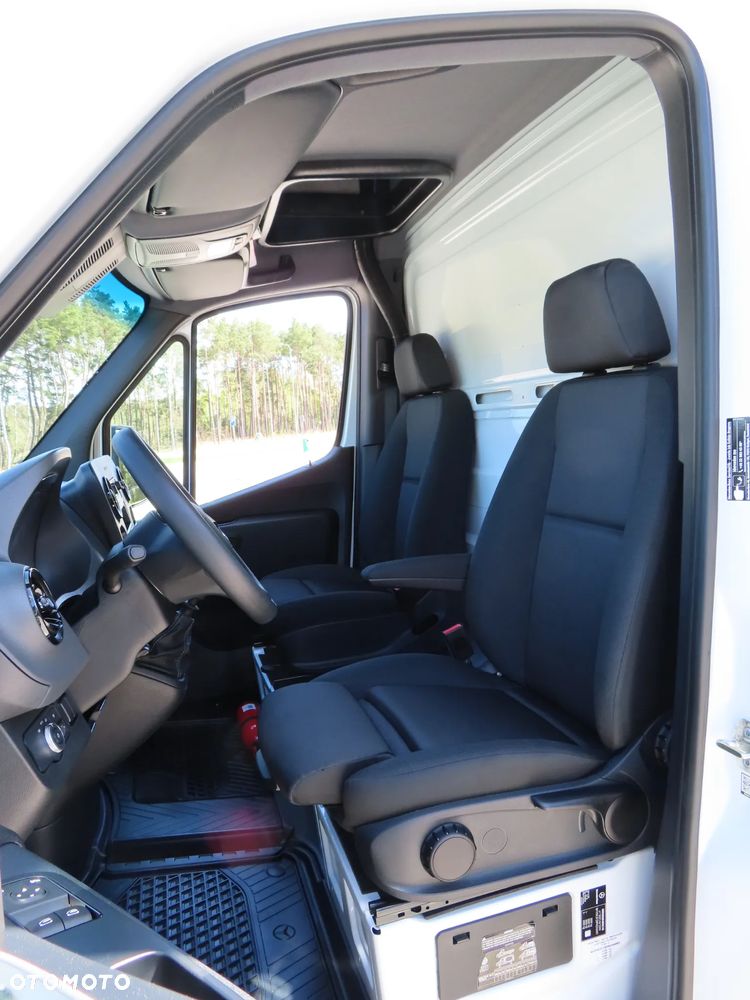 Mercedes-Benz Sprinter 517 CDI 170 KM Plandeka 12 E.Palet 5520 mm Dł. Skrzynia 2453 mm Szeroka TYLNE DRZWI KONTENEROWE Rozstaw Osi 4325 mm DMC 3500 Kg Ładowność 823 Kg WZMACNIANY Załadunek Wysokość Rampowa AMAZON Kabina Sypialniana SPOJKAR SPOJTRAK XL Nowy Nie Używany Gotowy Dostępny OKAZJA - 34