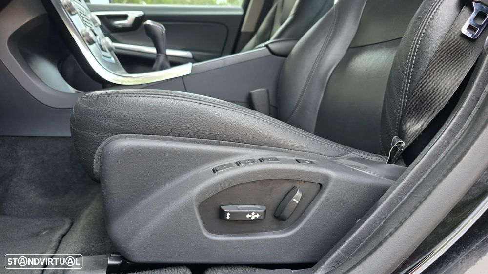 Volvo V60 2.0 D3 Summum - 36
