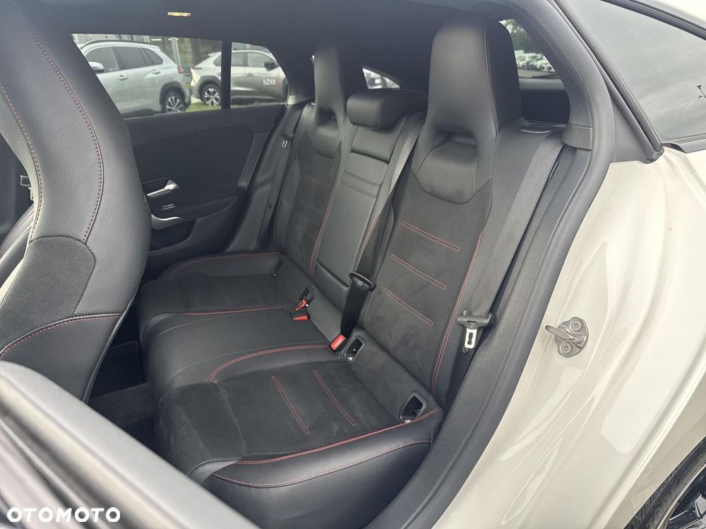 Mercedes-Benz CLA 200 AMG Line 7G-DCT - 26