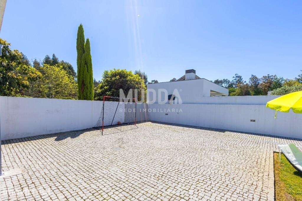 Luxuosa Moradia T3+1 para venda, situada em Eixo, Aveiro - Grande imagem: 5/60