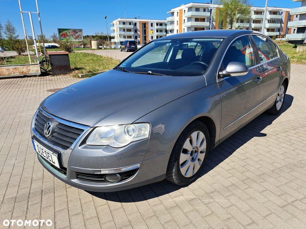 Volkswagen Passat - 1