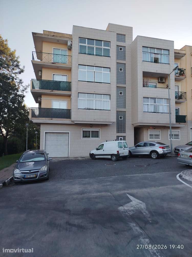 T2 com garagem e terraço em Vialonga - Grande imagem: 2/39