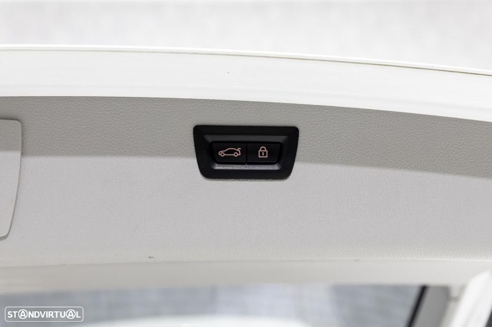 BMW 320 d Aut. Sport Line - 41