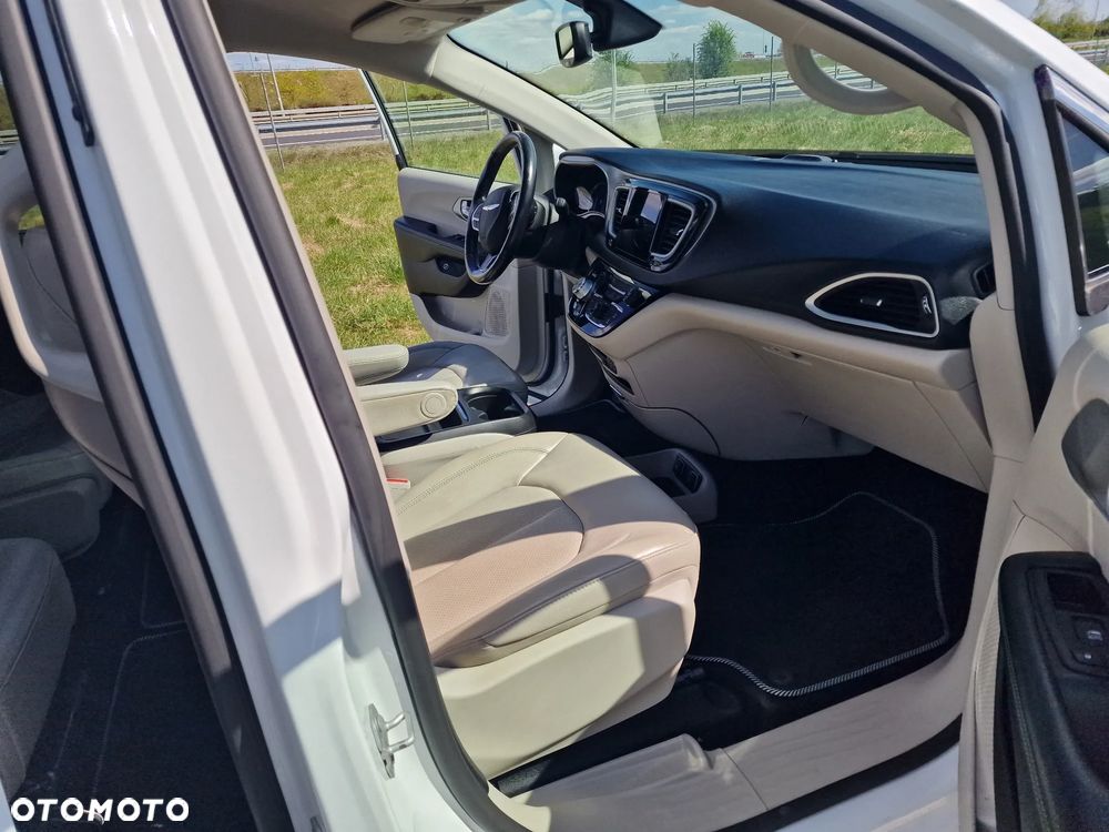 Chrysler Pacifica - 21
