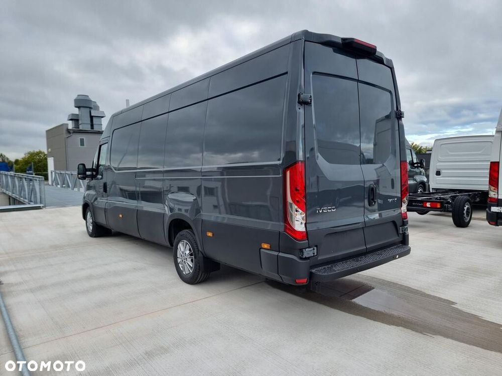 Iveco Daily Furgon 35S18HA8V 3.0 180KM AT8 - 4