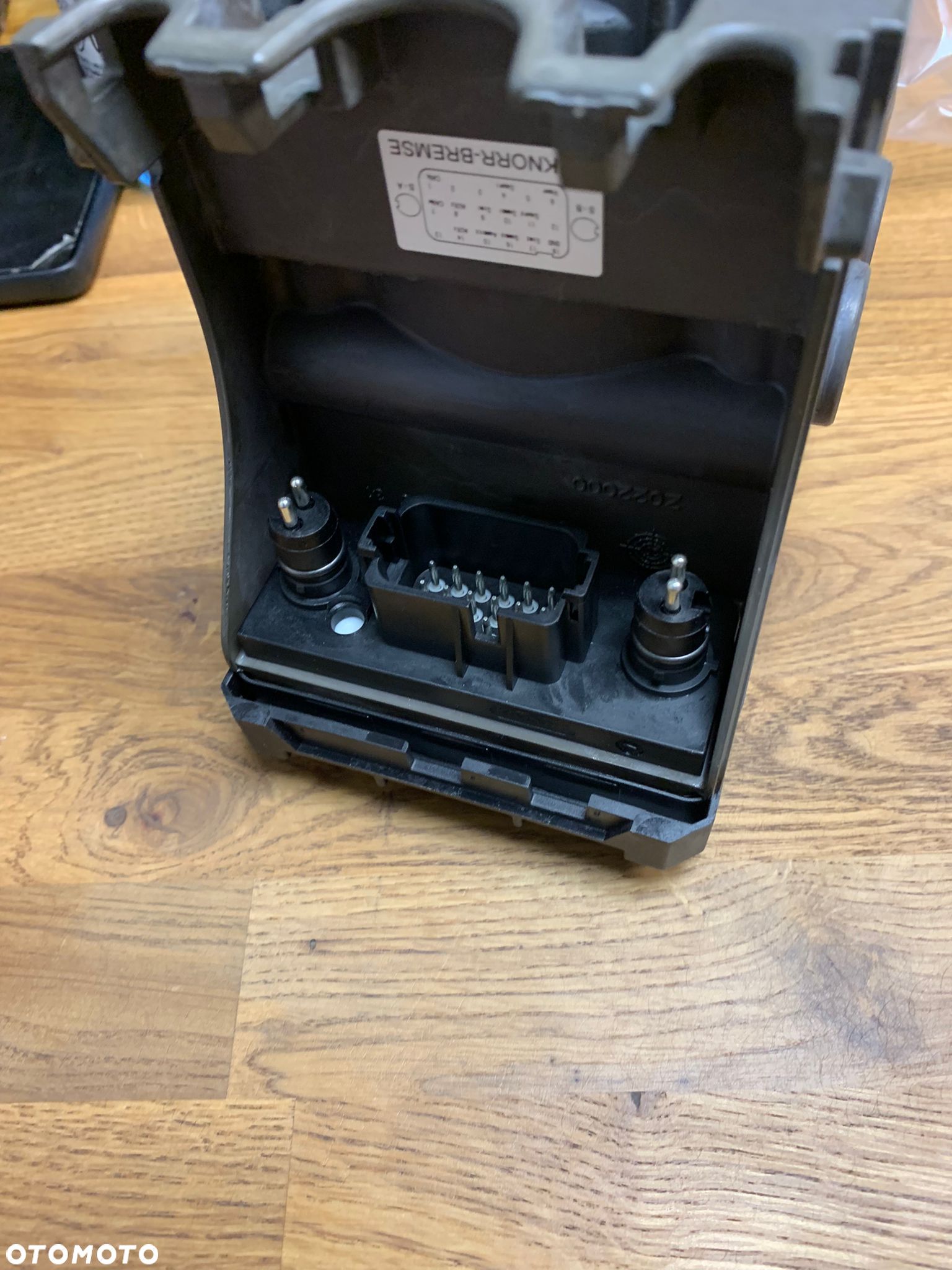Zawór Modulator EBS naczepy Knorr ES2071 K027900V02 - 1