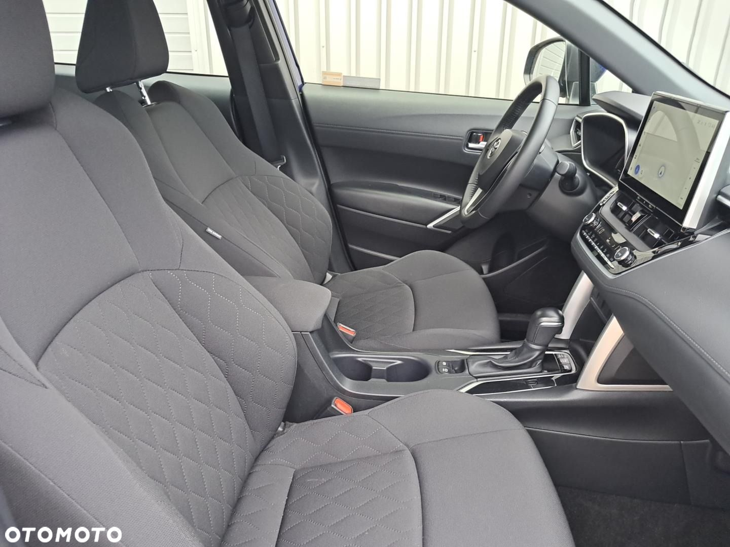 Toyota Corolla Cross 2.0 Hybrid Comfort - 13