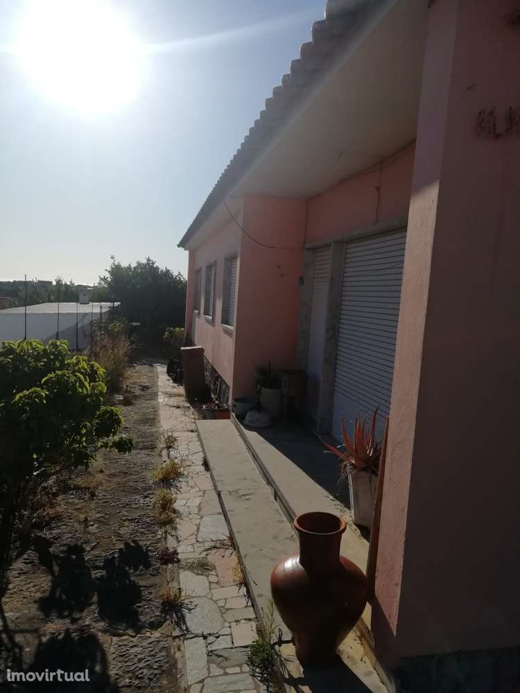 Moradia térrea para venda na Amoreira com muito potencial vista de mar - Grande imagem: 2/23