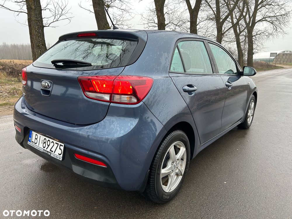 Kia Rio 1.2 L - 5
