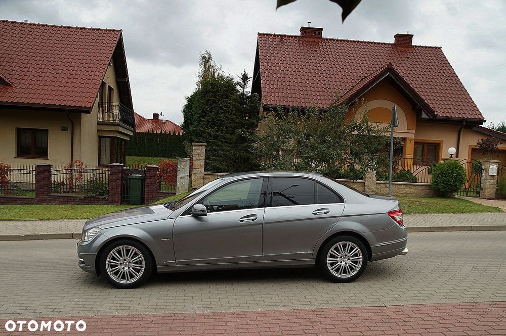 Mercedes-Benz Klasa C 180 CGI BlueEff Avantgarde - 5