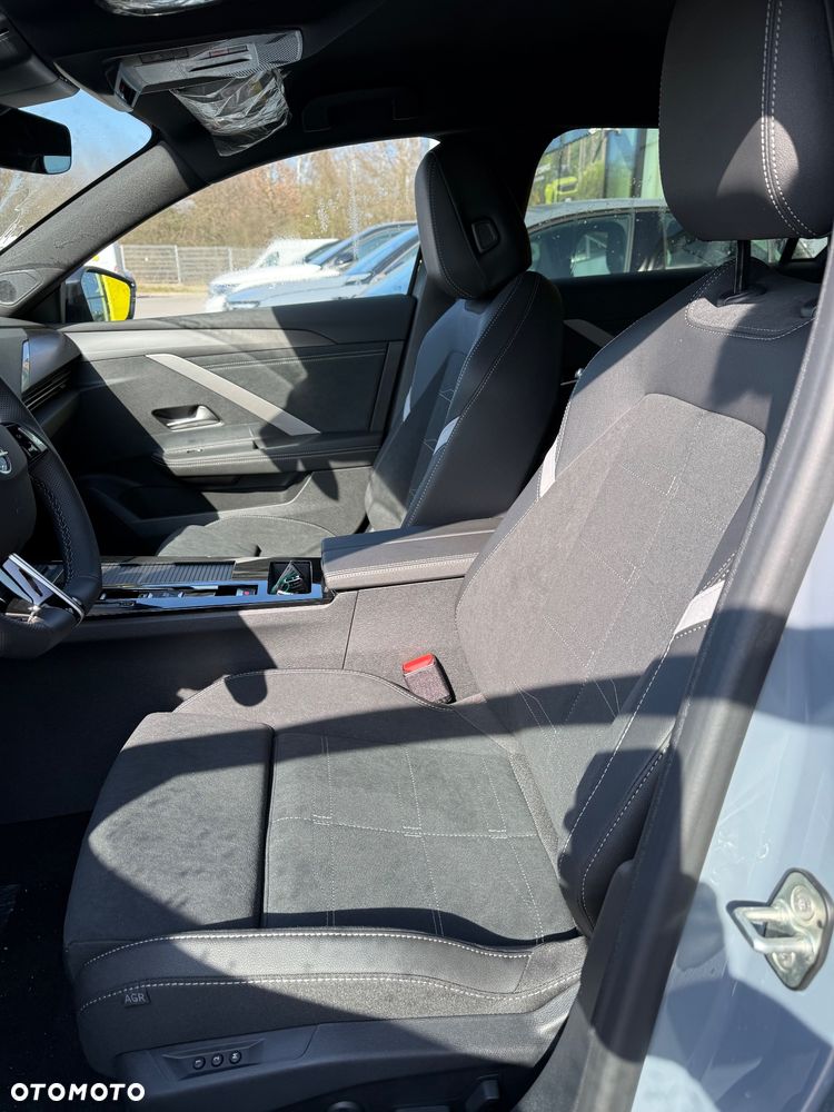 Opel Astra 1.2 T mHEV GS S&S eDTC - 11