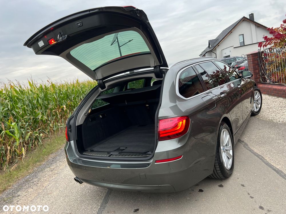 BMW Seria 5 525d Sport-Aut Modern Line - 38