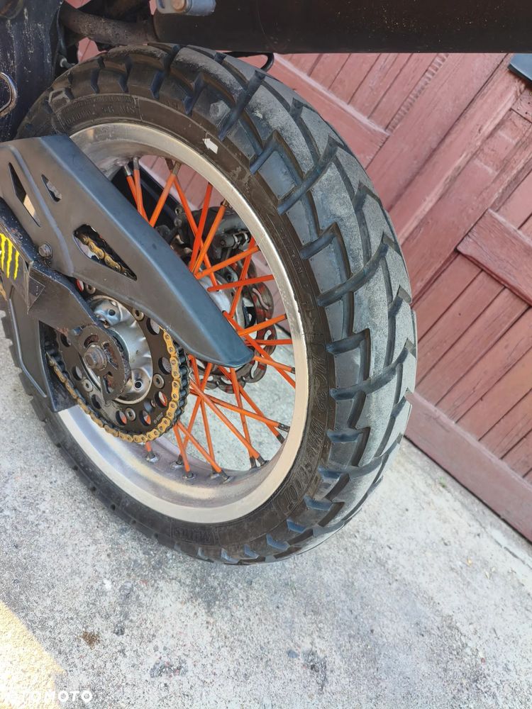 Suzuki DR - 6
