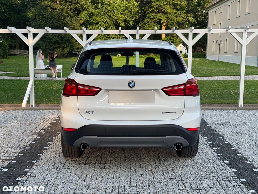 BMW X1 sDrive18d Business Edition - 4