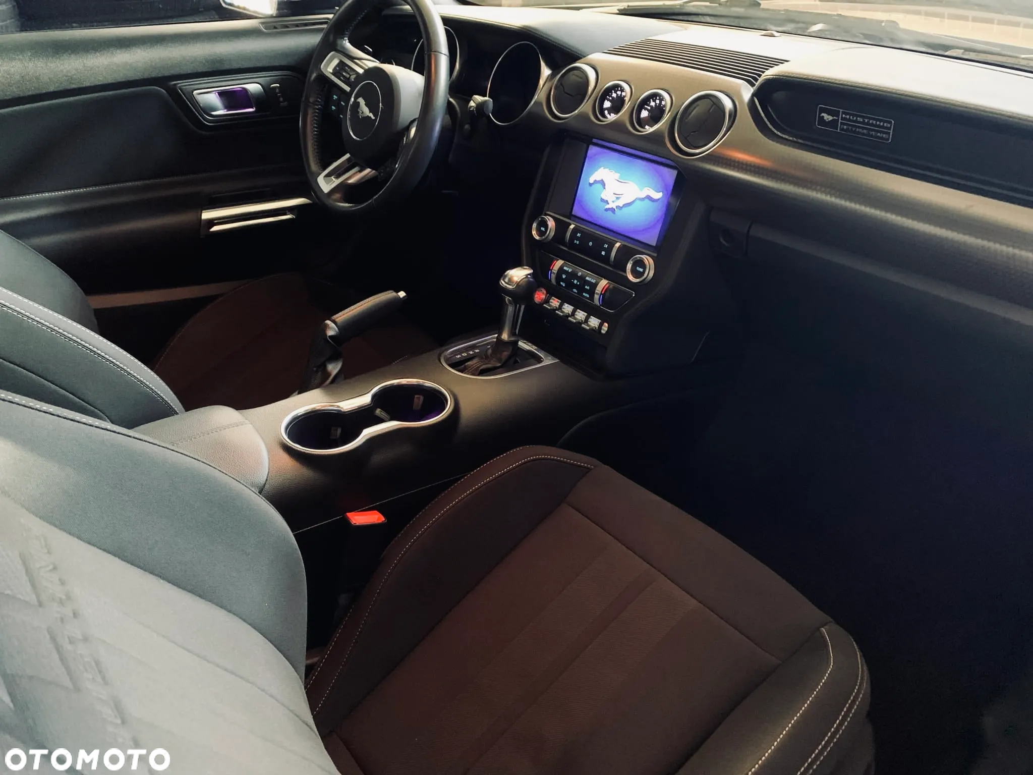 Ford Mustang 5.0 V8 GT - 6