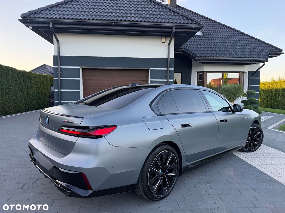 BMW Seria 7 M760e PHEV xDrive Individual Edition sport - 38