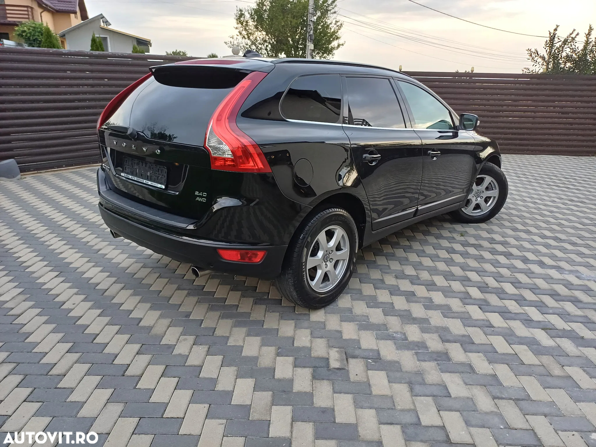 Volvo XC 60 D5 AWD Geartronic Kinetic - 4