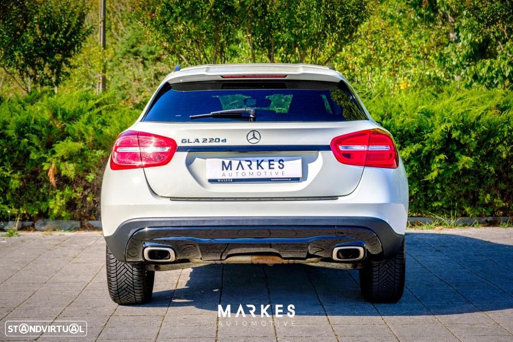 Mercedes-Benz GLA 220 d 7G-DCT Urban - 11
