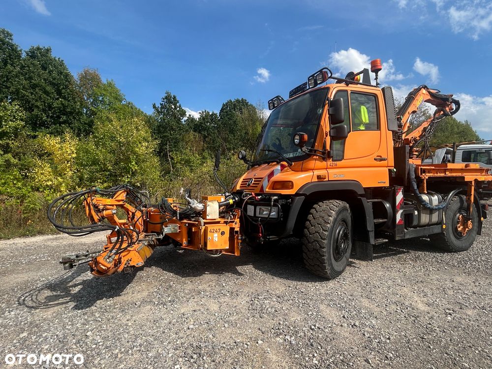Mercedes-Benz Unimog U 400 - 13