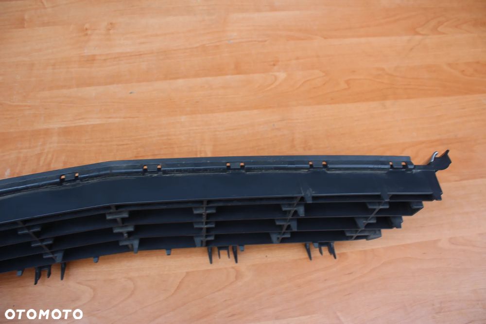 DOLNA KRATKA ŚRODKOWA ZDERZAKA OPEL ASTRA H PO LIFT BARDZO ŁADNA - 9