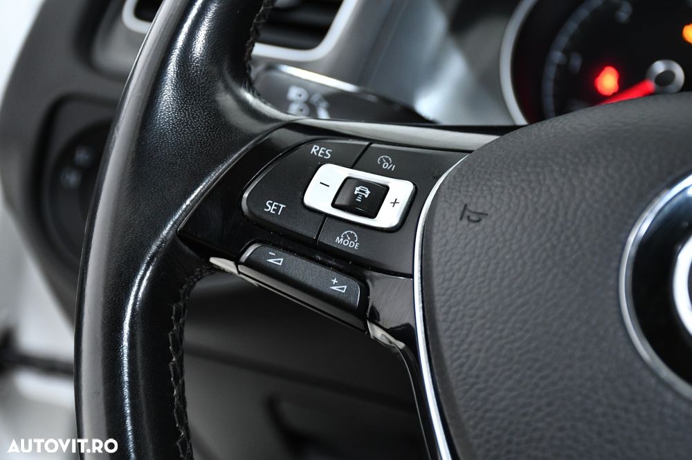 Volkswagen Golf - 25