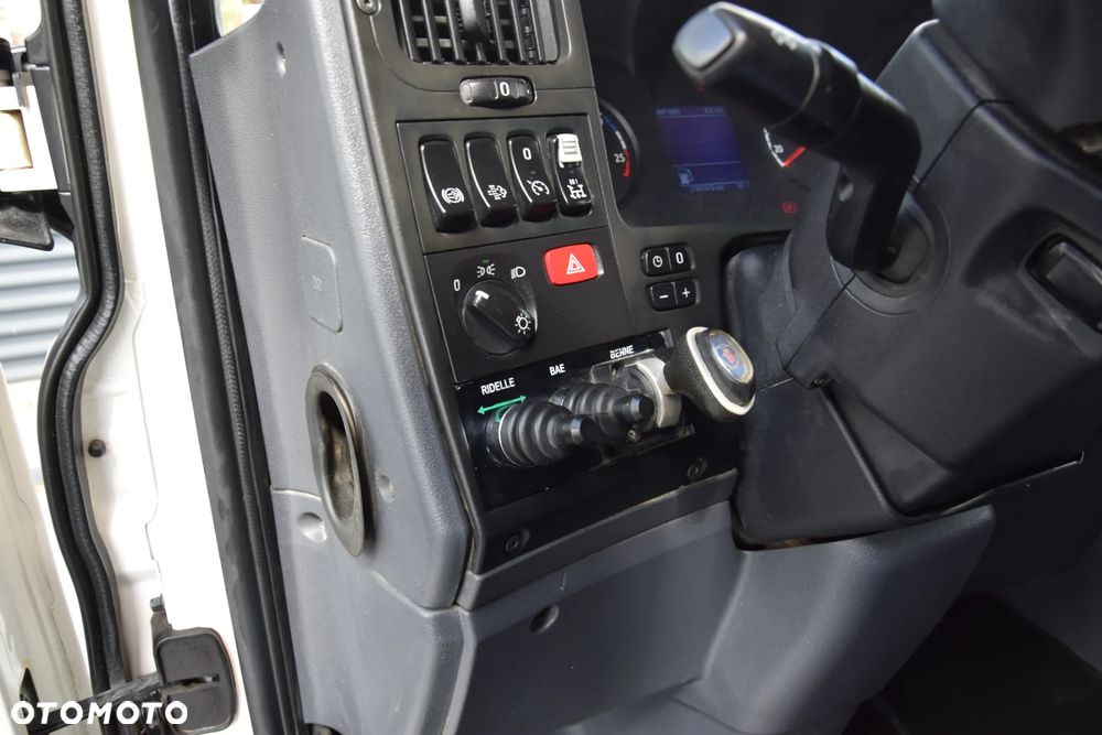 Scania P410 / 8x4 / EURO 6 / WYWROTKA / HYDROBURTA / AUTOMAT / KAMERA COFANIA / NAWIGACJA / HAK / NISKI PRZEBIEG / 2016 / SERWISOWANY / SPROWADZONY - 29