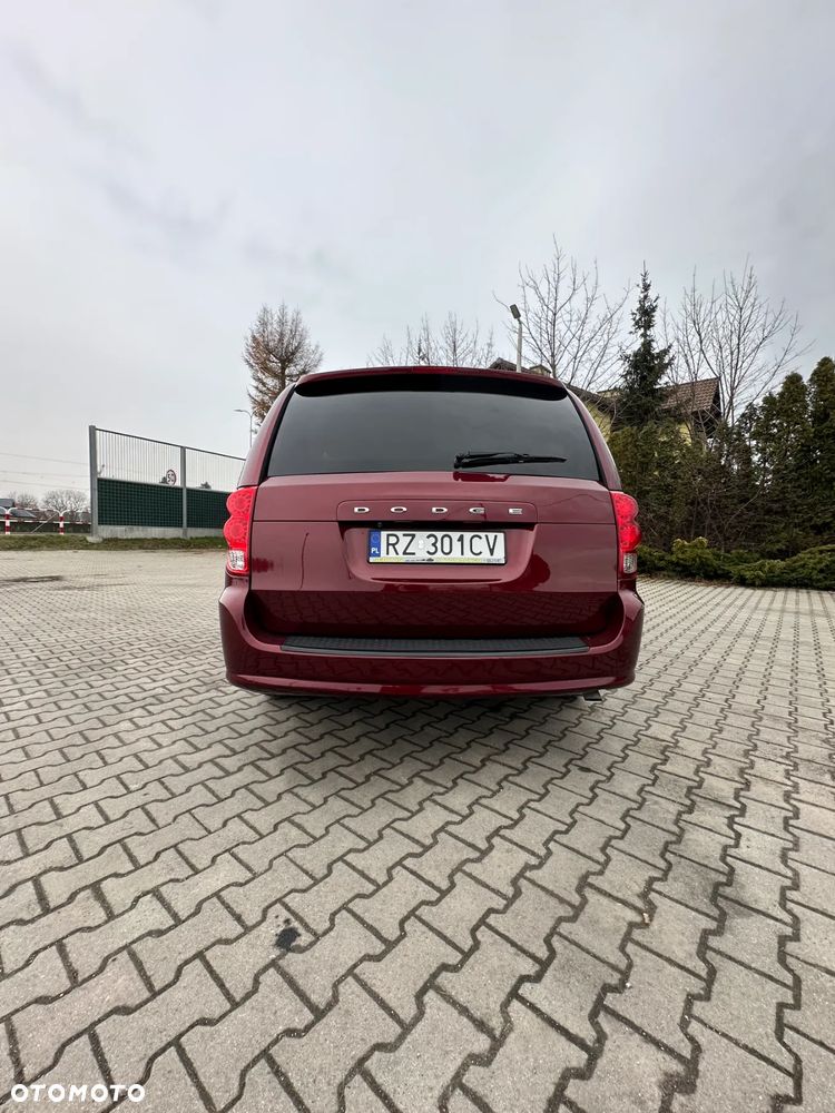 Dodge Grand Caravan 3.6 R/T - 8
