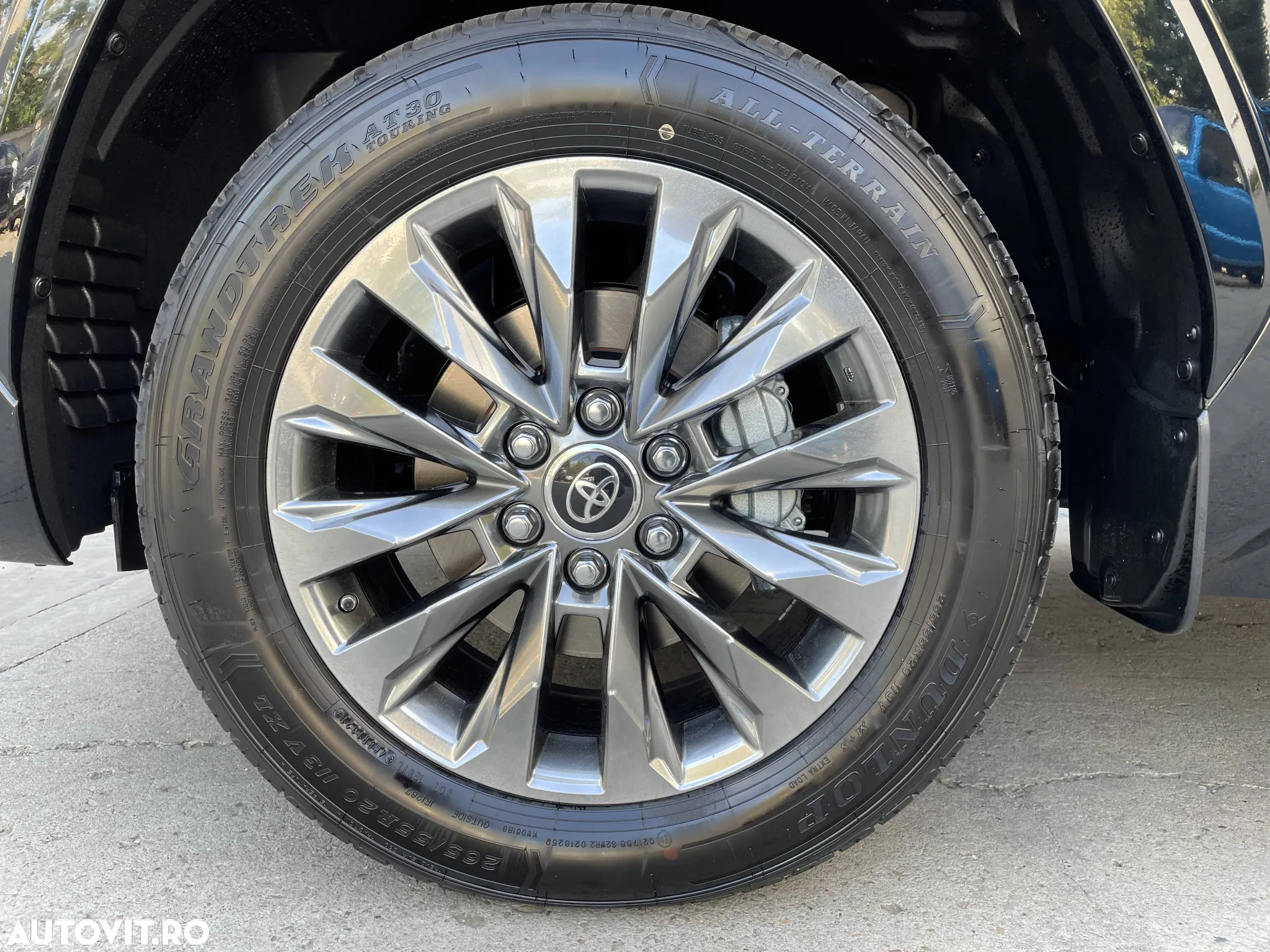 Toyota Land Cruiser 300 - 9