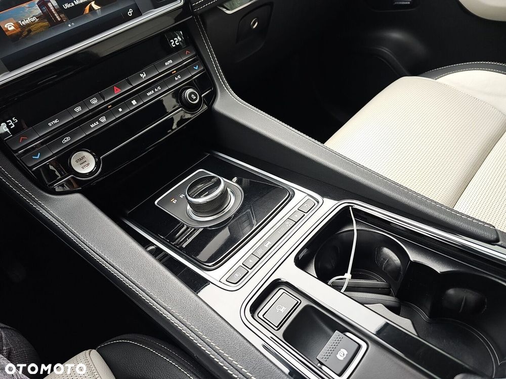 Jaguar F-Pace - 23