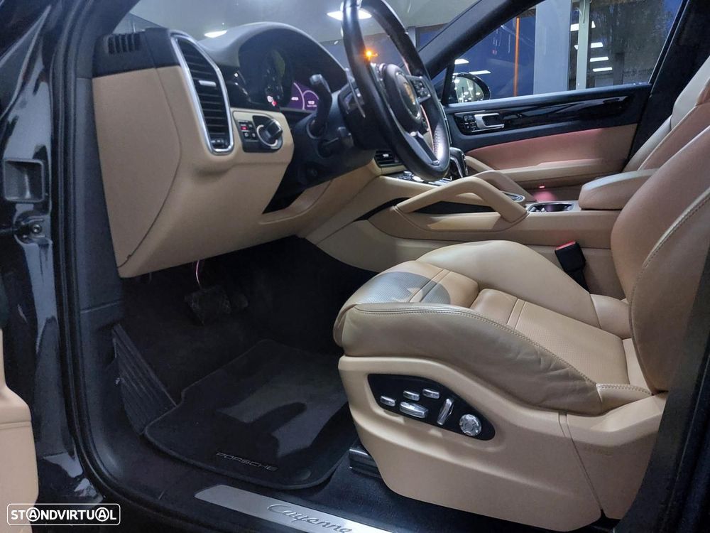 Porsche Cayenne Coupé E-Hybrid - 24