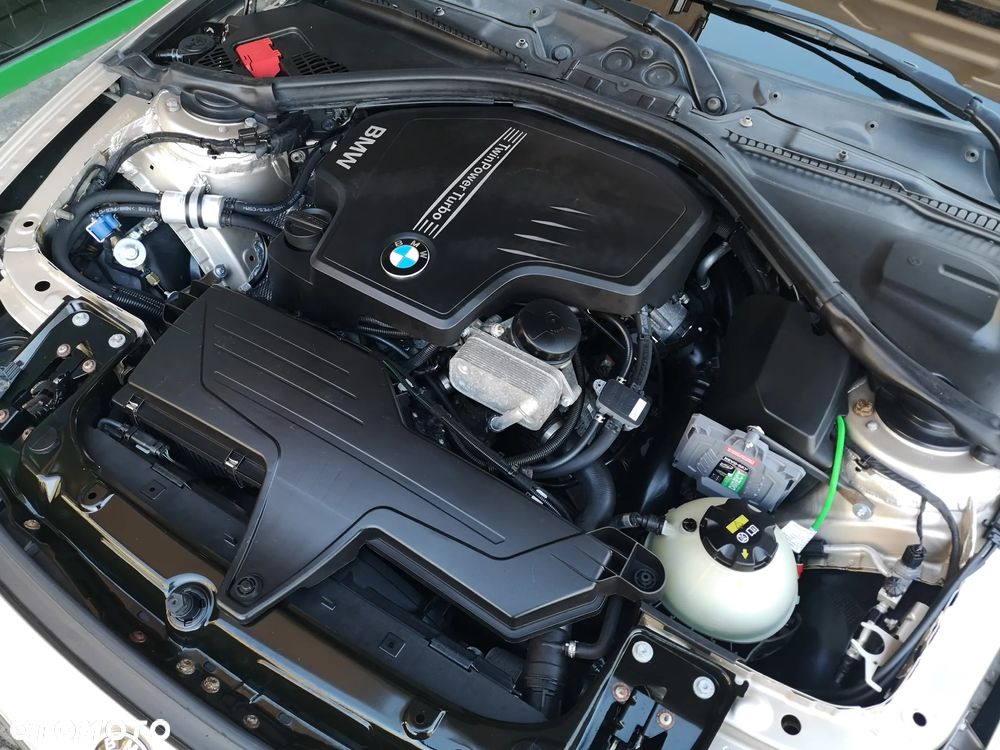 BMW Seria 3 330i xDrive - 32