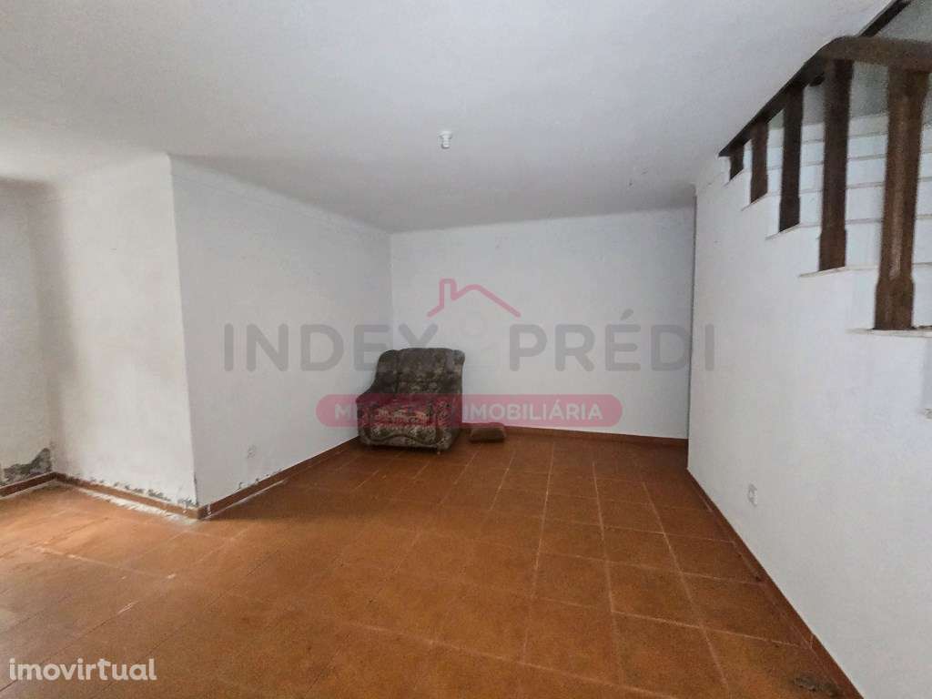 Moradia para recuperar no Centro Guarda - Venda Judicial - Grande imagem: 3/60