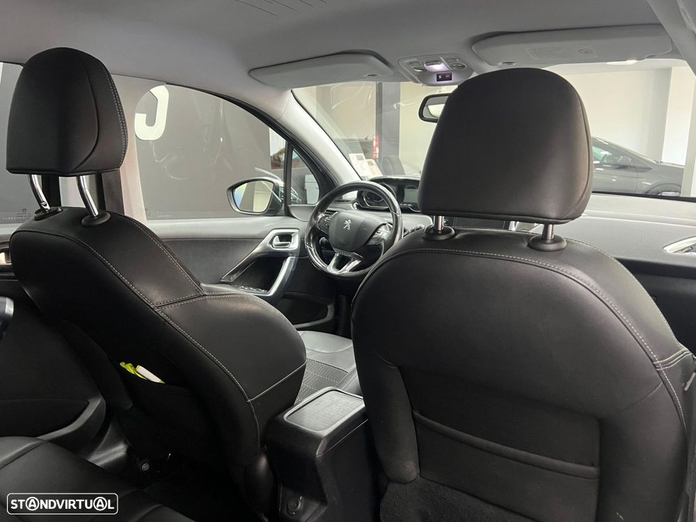 Peugeot 2008 1.6 e-HDi Allure 2-Tronic - 25