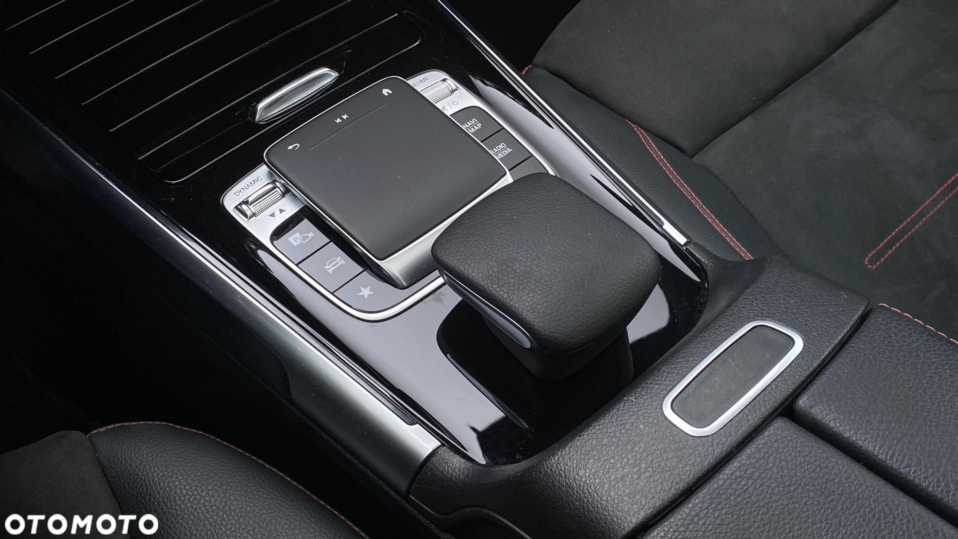 Mercedes-Benz GLB - 14