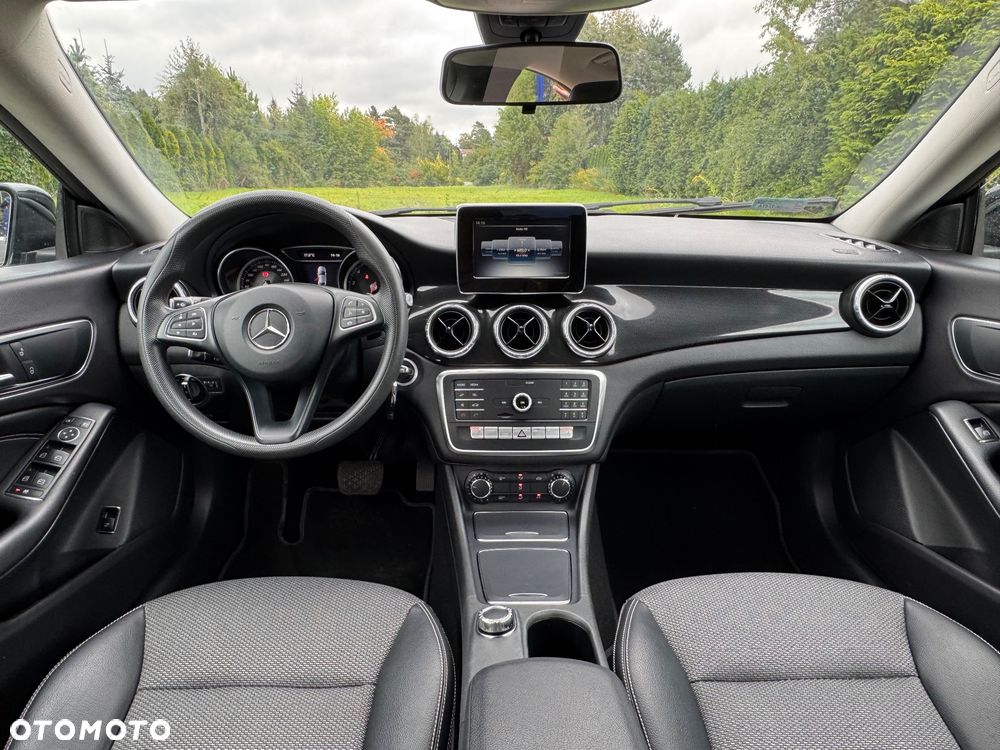 Mercedes-Benz CLA 180 7G-DCT - 15