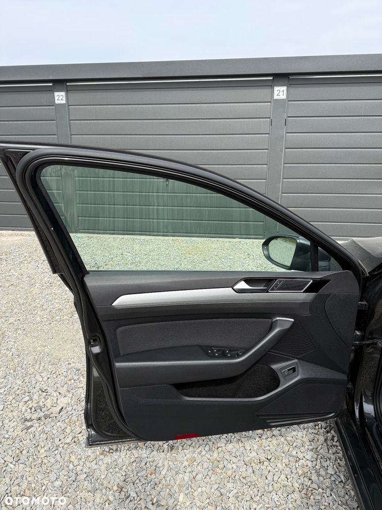 Volkswagen Passat - 13
