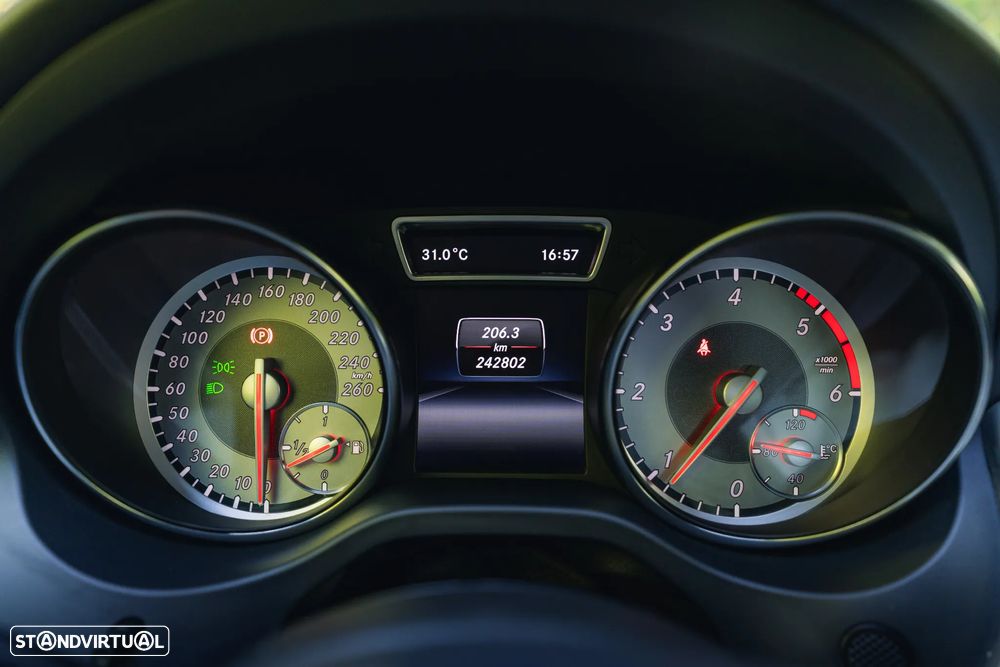 Mercedes-Benz CLA 200 CDI AMG Line - 13